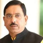 ದುಡ್ಡಿಲ್ಲ ಅಂತಾ ಖಾಲಿಯಿರುವ ಸರ್ಕಾರಿ ಹುದ್ದೆಗಳನ್ನ ಭರ್ತಿ ಮಾಡುತ್ತಿಲ್ಲ- ಕೇಂದ್ರ ಸಚಿವ ಪ್ರಹ್ಲಾದ್ ಜೋಶಿ ಕಿಡಿ