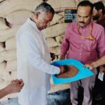 ಸಗಟು ಮಳಿಗೆಗೆ ಸಚಿವ ಮುನಿಯಪ್ಪ ದಿಢೀರ್ ಭೇಟಿ, ಪರಿಶೀಲನೆ