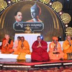 ಬುದ್ದಮಯವಾದ ಮಹಾರಾಜ ಕಾಲೇಜು: ಬೌದ್ದ ಧರ್ಮ ಸ್ವೀಕರಿಸಿದ 500 ಮಂದಿ
