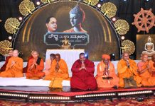 ಬುದ್ದಮಯವಾದ ಮಹಾರಾಜ ಕಾಲೇಜು: ಬೌದ್ದ ಧರ್ಮ ಸ್ವೀಕರಿಸಿದ 500 ಮಂದಿ