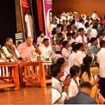 ಸಮಾಜಮುಖಿಯಾಗಿ ಸೇವೆ ಸಲ್ಲಿಸಿ- MBBS ವಿದ್ಯಾರ್ಥಿಗಳಿಗೆ ಸಿಎಂ ಸಿದ್ದರಾಮಯ್ಯ ಕಿವಿಮಾತು