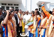 ವಿಶ್ವಕಪ್ ವಿಜೇತ ಅಂಧ ಮಹಿಳಾ ಕ್ರಿಕೆಟ್ ತಂಡಕ್ಕೆ ಶುಭಹಾರೈಕೆ, ಬಹುಮಾನ, ಸರ್ಕಾರಿ ಉದ್ಯೋಗ ಘೋಷಿಸಿದ ಸಿಎಂ