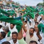 ಕಬ್ಬಿಗೆ ದರ ನಿಗದಿಗೆ ಆಗ್ರಹಿಸಿ ಮುಂದುವರೆದ ರೈತರ ಹೋರಾಟ: ರಸ್ತೆ ತಡೆಗೆ ಯತ್ನ, ಪ್ರತಿಭಟನೆ