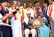 ಕರ್ನಾಟಕದಲ್ಲಿ ಕನ್ನಡದಲ್ಲೆ ಮಾತನಾಡುತ್ತೇವೆಂದು ಎಲ್ಲರೂ ಶಪಥ ಮಾಡಬೇಕು- ಸಿಎಂ ಸಿದ್ದರಾಮಯ್ಯ