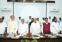 ಜನರನ್ನು ಕಚೇರಿಗಳಿಗೆ ಅಲೆದಾಡಿಸಬೇಡಿ- ಅಧಿಕಾರಿಗಳಿಗೆ ಸಿಎಂ ಸಿದ್ದರಾಮಯ್ಯ ಎಚ್ಚರಿಕೆ