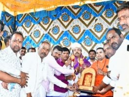 ಬಿಸಿಲು ಮಾರಮ್ಮ ದೇಗುಲದ ಕಳಸ ಗೋಪುರ ಉದ್ಘಾಟಿಸಿದ MLC ಯತಿಂದ್ರ ಸಿದ್ದರಾಮಯ್ಯ