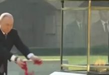 ರಾಜಘಾಟ್ ಗೆ ಭೇಟಿ: ಮಹಾತ್ಮ ಗಾಂಧಿ ಸಮಾಧಿಗೆ ಪುಷ್ಪನಮನ ಸಲ್ಲಿಸಿದ ರಷ್ಯಾ ಅಧ್ಯಕ್ಷ ಪುಟಿನ್