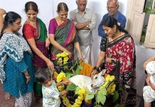 ಮೈಸೂರು: ಪುಟ್ಟ ಕರುವಿಗೆ ‘ತೊಟ್ಟಲು ಶಾಸ್ತ್ರ’ ನೆರವೇರಿಸಿದ ಕುಟುಂಬ