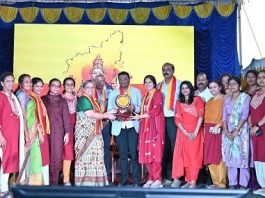 ಸೆಸ್ಕ್ ಕಚೇರಿಯಲ್ಲಿ ಸಂಭ್ರಮದ ‘ಕನ್ನಡ ಉತ್ಸವ’: ಅಧಿಕಾರಿಗಳು ಮತ್ತು ಸಿಬ್ಬಂದಿ ಭಾಗಿ