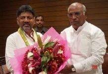 ಮಲ್ಲಿಕಾರ್ಜುನ ಖರ್ಗೆ ಭೇಟಿಯಾಗಿ ಚರ್ಚಿಸಿದ ಡಿಸಿಎಂ ಡಿಕೆ ಶಿವಕುಮಾರ್