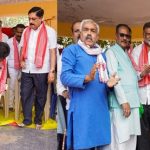 ಚಿಕ್ಕಲ್ಲೂರು ಜಾತ್ರೆ : ಧೂಪ ಹಾಕಿ, ಜಾಗಟೆ ಬಾರಿಸಿ ಸಾರ್ವಜನಿಕರ ಅಹವಾಲು ಸ್ವೀಕಾರಕ್ಕೆ ಸಚಿವ ಡಾ.ಮಹಾದೇವಪ್ಪ ಚಾಲನೆ.