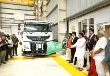 ಎನ್ ಐಎಎಲ್ ಗೆ ‘ರನ್ ವೇ ಕ್ಲೀನಿಂಗ್ ವಾಹನ’ ಹಸ್ತಾಂತರಿಸಿದ ಸಚಿವ ಎಂ.ಬಿ.ಪಾಟೀಲ್