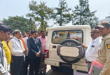 ಬೊಲೆರೊ ಜೀಪ್ ಗಳನ್ನು ಅರಣ್ಯ ಇಲಾಖೆಗೆ ಹಸ್ತಾಂತರಿಸಿದ ಸಂಸದ ಡಾ.ಸಿ.ಎನ್ ಮಂಜುನಾಥ್