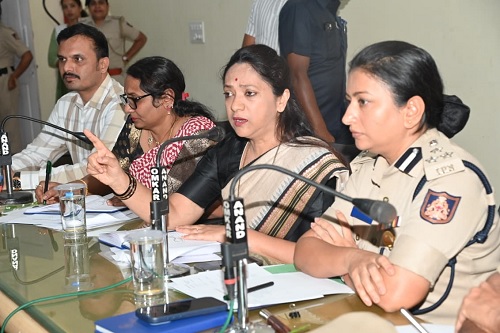 ಮಹಿಳೆಯರೊಂದಿಗೆ ಪೊಲೀಸ್ ಠಾಣೆಯಲ್ಲಿ ಗೌರವಯುತವಾಗಿ ವರ್ತಿಸಿ- ನಾಗಲಕ್ಷ್ಮಿ ಚೌದರಿ