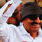 ಹೆದ್ದಾರಿ ತಡೆದು ವಾಟಾಳ್ ನಾಗರಾಜ್ ಪ್ರತಿಭಟನೆ: ಪೊಲೀಸರ ವಶಕ್ಕೆ