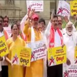 ಮೋದಿ ಬಗ್ಗೆ ಖರ್ಗೆ ಹೇಳಿಕೆ ಖಂಡಿಸಿ ಬಿಜೆಪಿ ಪ್ರತಿಭಟನೆ: ಭಿತ್ತಿಪತ್ರ ಹಿಡಿದು ಆಕ್ರೋಶ