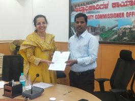 ಜಿಲ್ಲಾ ಖಜಾನೆ ಉಪನಿರ್ದೇಶಕರಿಗೆ ‘ಜಿಲ್ಲಾ ಮಟ್ಟದ ಸರ್ವೋತ್ತಮ ಸೇವಾ ಪ್ರಶಸ್ತಿ’: ಏ.30 ರಂದು ಪ್ರದಾನ