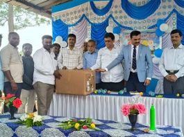 ಕಲಿತ ಶಾಲೆ ಅಭಿವೃದ್ಧಿಗೆ 1 ಲಕ್ಷ ನಗದು ಕಂಪ್ಯೂಟರ್ ಕೊಡುಗೆ ನೀಡಿದ ಎಚ್. ಎನ್ ವೆಂಕಟೇಶ್