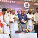 ಸಂವಿಧಾನದ ಆಶಯ ಜಾರಿಗೊಳಿಸುವ ಕೆಲಸ ಮಾಡುತ್ತಿದ್ದೀವಾ ಎಂದು ಪತ್ರಕರ್ತರು ತಮ್ಮನ್ನು ತಾವು ನೋಡಿಕೊಳ್ಳಬೇಕು- ಸಿ.ಎಂ.ಸಿದ್ದರಾಮಯ್ಯ