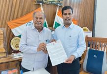 ಪದ್ಮಶ್ರೀ ಪ್ರಶಸ್ತಿ ಪಡೆದ ಅಂಕೇಗೌಡರಿಗೆ ಗೌರವ ಪತ್ರ ಹಸ್ತಾಂತರ