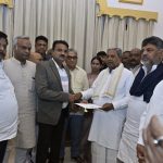 ಹೈಕಮಾಂಡ್ ಸೂಚನೆಯಂತೆ ನಾನು ಸಿಎಂ ಸ್ಥಾನಕ್ಕೆ ರಾಜೀನಾಮೆ ನೀಡಿದ್ದೇನೆ- ಸಿದ್ದರಾಮಯ್ಯ ಘೋಷಣೆ
