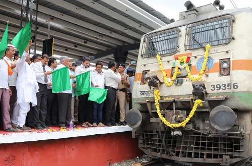 ಒಡೆಯರ್ ಎಕ್ಸ್‌ಪ್ರೆಸ್‌ ರೈಲು ನಿಲುಗಡೆ : ಜನರ ದಶಕಗಳ ಕನಸು ನನಸು- ಸಂಸದ ಡಾ ಸಿ ಎನ್ ಮಂಜುನಾಥ್.