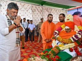 ಶ್ರೀ ಮುಮ್ಮಡಿ ನಿರ್ವಾಣ ಸ್ವಾಮೀಜಿ ಆವರಿಗೆ ಸಿಎಂ ಡಿ.ಕೆ ಶಿವಕುಮಾರ್ ಅಂತಿಮ ನಮನ