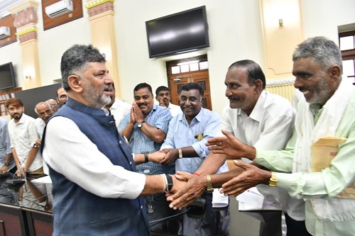 ಹಾಸನ ಉದ್ದೇಶಿತ ಐಐಟಿ (IIT) ಭೂಸಂತ್ರಸ್ತರಿಗೆ ಕೋರ್ಟ್ ಆದೇಶದಂತೆ ಪರಿಹಾರ: ಸಿಎಂ ಡಿಕೆಶಿ ಭರವಸೆ