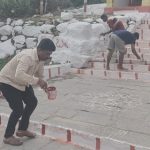 ಆಷಾಢ ಮಾಸ: ಚಾಮುಂಡಿ ಬೆಟ್ಟದ ಮೆಟ್ಟಲು, ಗೋಪುರಗಳಿಗೆ ಬಣ್ಣ-ಸುಣ್ಣ
