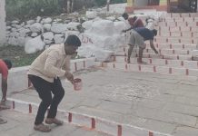 ಆಷಾಢ ಮಾಸ: ಚಾಮುಂಡಿ ಬೆಟ್ಟದ ಮೆಟ್ಟಲು, ಗೋಪುರಗಳಿಗೆ ಬಣ್ಣ-ಸುಣ್ಣ
