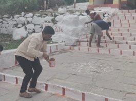 ಆಷಾಢ ಮಾಸ: ಚಾಮುಂಡಿ ಬೆಟ್ಟದ ಮೆಟ್ಟಲು, ಗೋಪುರಗಳಿಗೆ ಬಣ್ಣ-ಸುಣ್ಣ