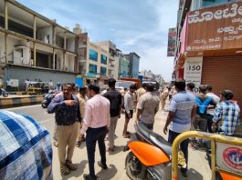 ಮೈಸೂರಿನಲ್ಲಿ ಕಾರ್ಯಾಚರಣೆ: ಪಾದಚಾರಿ ಮಾರ್ಗ ಅತಿಕ್ರಮಣ ತೆರವು