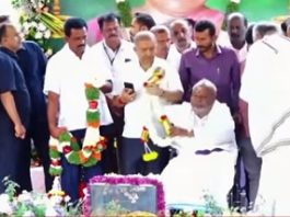 ಚೆನ್ನಮ್ಮರ 11ನೇ ದಿನದ ಕಾರ್ಯ: ಪತ್ನಿ ಸಮಾಧಿಗೆ ಪೂಜೆ ಸಲ್ಲಿಸಿದ ಮಾಜಿ ಪ್ರಧಾನಿ ಹೆಚ್ ಡಿಡಿ