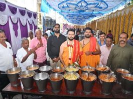 ಮೈಸೂರಿನಲ್ಲಿಆಷಾಢ ಸಂಭ್ರಮ: ತಾಯಿ ಚಾಮುಂಡೇಶ್ವರಿಗೆ ವಿಶೇಷ ಪೂಜೆ, ಭಕ್ತರಿ ಅನ್ನಸಂತರ್ಪಣೆ