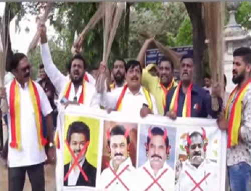 ಕಾವೇರಿ ನೀರು ಹರಿಸುವಂತೆ ಆದೇಶಕ್ಕೆ ಖಂಡನೆ: ಮೈಸೂರಿನಲ್ಲಿ ಪೊರಕೆ ಹಿಡಿದು ಪ್ರತಿಭಟನೆ
