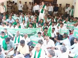 ಕಬಿನಿ ನಾಲೆಗಳಿಗೆ ನೀರು ಹರಿಸುವಂತೆ ರೈತರಿಂದ ಬೃಹತ್ ಪ್ರತಿಭಟನೆ, ಆಕ್ರೋಶ