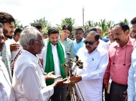 ಬರ ಪರಿಶೀಲನೆ: ರೈತರ ಸಮಸ್ಯೆ ಆಲಿಸಿ ಧೈರ್ಯ ತುಂಬಿದ ಡಿಸಿಎಂ ಡಾ. ಜಿ ಪರಮೇಶ್ವರ್