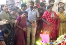 ನಟ ಅಪ್ಪು ನಿಧನರಾಗಿ 5 ವರ್ಷ: ಸಮಾಧಿಗೆ ಪೂಜೆ ಸಲ್ಲಿಕೆ ನಟ ಅಪ್ಪು ನಿಧನರಾಗಿ 5 ವರ್ಷ: ಸಮಾಧಿಗೆ ಪೂಜೆ ಸಲ್ಲಿಕೆ