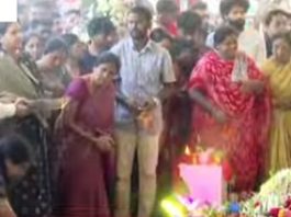 ನಟ ಅಪ್ಪು ನಿಧನರಾಗಿ 5 ವರ್ಷ: ಸಮಾಧಿಗೆ ಪೂಜೆ ಸಲ್ಲಿಕೆ ನಟ ಅಪ್ಪು ನಿಧನರಾಗಿ 5 ವರ್ಷ: ಸಮಾಧಿಗೆ ಪೂಜೆ ಸಲ್ಲಿಕೆ