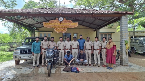 ಅನೆ ದಂತ ಅಕ್ರಮ ಸಾಗಾಟ: ಇಬ್ಬರ ಬಂಧನ ಅನೆ ದಂತ ಅಕ್ರಮ ಸಾಗಾಟ: ಇಬ್ಬರ ಬಂಧನ