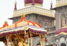ಅಂಬಾರಿ ಹೊತ್ತು ಸಾಗಿದ ಕ್ಯಾಪ್ಟನ್ ಪ್ರಶಾಂತ : ಜಂಬೂಸವಾರಿ ನೋಡಿ ಕಣ್ತುಂಬಿಕೊಡ ಜನರು ಅಂಬಾರಿ ಹೊತ್ತು ಸಾಗಿದ ಕ್ಯಾಪ್ಟನ್ ಪ್ರಶಾಂತ : ಜಂಬೂಸವಾರಿ ನೋಡಿ ಕಣ್ತುಂಬಿಕೊಡ ಜನರು