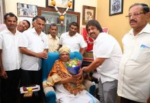 ಕಾಗೋಡು ತಿಮ್ಮಪ್ಪ ಅವರಿಗೆ ರಾಜ್ಯೋತ್ಸವ ಪ್ರಶಸ್ತಿ, ಮನೆಗೆ ತೆರಳಿ ಅಭಿನಂದಿಸಿದ ಸಚಿವ ಮಧು ಬಂಗಾರಪ್ಪ ಕಾಗೋಡು ತಿಮ್ಮಪ್ಪ ಅವರಿಗೆ ರಾಜ್ಯೋತ್ಸವ ಪ್ರಶಸ್ತಿ, ಮನೆಗೆ ತೆರಳಿ ಅಭಿನಂದಿಸಿದ ಸಚಿವ ಮಧು ಬಂಗಾರಪ್ಪ