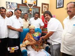 ಕಾಗೋಡು ತಿಮ್ಮಪ್ಪ ಅವರಿಗೆ ರಾಜ್ಯೋತ್ಸವ ಪ್ರಶಸ್ತಿ, ಮನೆಗೆ ತೆರಳಿ ಅಭಿನಂದಿಸಿದ ಸಚಿವ ಮಧು ಬಂಗಾರಪ್ಪ ಕಾಗೋಡು ತಿಮ್ಮಪ್ಪ ಅವರಿಗೆ ರಾಜ್ಯೋತ್ಸವ ಪ್ರಶಸ್ತಿ, ಮನೆಗೆ ತೆರಳಿ ಅಭಿನಂದಿಸಿದ ಸಚಿವ ಮಧು ಬಂಗಾರಪ್ಪ