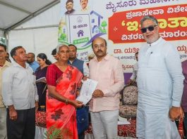ಅರ್ಹ ಎಲ್ಲ ಆಸ್ತಿ ಮಾಲೀಕರಿಗೂ ಇ-ಖಾತಾ ಸೌಲಭ್ಯ : ವಿತರಣಾ ಪ್ರಕ್ರಿಯೆ ಚುರುಕುಗೊಳಿಸಲು ಕ್ರಮ – ಸಚಿವ ಡಾ. ಯತೀಂದ್ರ ಸಿದ್ದರಾಮಯ್ಯ. ಅರ್ಹ ಎಲ್ಲ ಆಸ್ತಿ ಮಾಲೀಕರಿಗೂ ಇ-ಖಾತಾ ಸೌಲಭ್ಯ : ವಿತರಣಾ ಪ್ರಕ್ರಿಯೆ ಚುರುಕುಗೊಳಿಸಲು ಕ್ರಮ – ಸಚಿವ ಡಾ. ಯತೀಂದ್ರ ಸಿದ್ದರಾಮಯ್ಯ.