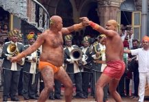 ಮೈಸೂರು ದಸರಾ: ವಜ್ರಮುಷ್ಠಿ ಕಾಳಗಕ್ಕೆ ಸಿದ್ಧತೆಯಲ್ಲೇ ಅವ್ಯವಸ್ಥೆ! ಕುಸ್ತಿಪಟುಗಳ ಪರದಾಟ ಮೈಸೂರು ದಸರಾ: ವಜ್ರಮುಷ್ಠಿ ಕಾಳಗಕ್ಕೆ ಸಿದ್ಧತೆಯಲ್ಲೇ ಅವ್ಯವಸ್ಥೆ! ಕುಸ್ತಿಪಟುಗಳ ಪರದಾಟ