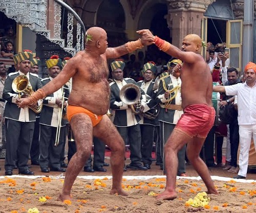 ಮೈಸೂರು ದಸರಾ: ವಜ್ರಮುಷ್ಠಿ ಕಾಳಗಕ್ಕೆ ಸಿದ್ಧತೆಯಲ್ಲೇ ಅವ್ಯವಸ್ಥೆ! ಕುಸ್ತಿಪಟುಗಳ ಪರದಾಟ