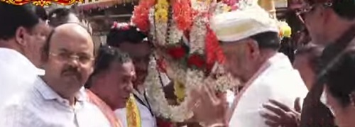 ಮೈಸೂರು ದಸರಾ: ನಂದಿಧ್ವಜಕ್ಕೆ ಪೂಜೆ ಸಲ್ಲಿಸಿದ ಸಿಎಂ ಡಿಕೆ ಶಿವಕುಮಾರ್