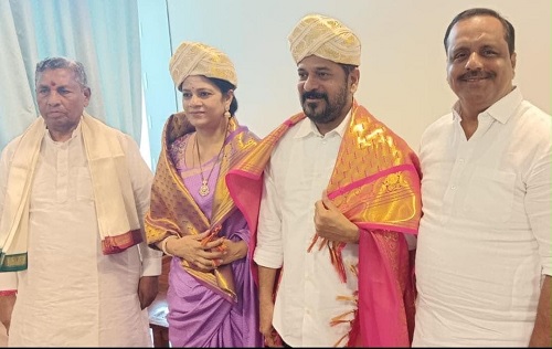 ಮೈಸೂರು ದಸರಾ: ತೆಲಂಗಾಣ ಸಿಎಂ ರೇವಂತ್ ರೆಡ್ಡಿ ಸ್ವಾಗತಿಸಿದ ಸಚಿವರು